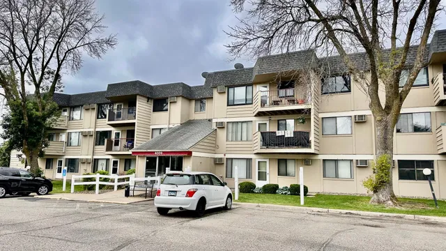 $185,000 | 4009 Heritage Hills Drive, Unit 108, Bloomington, MN 55437