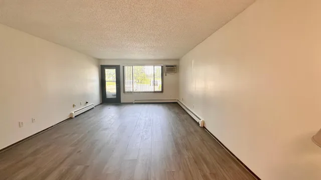 $185,000 | 4009 Heritage Hills Drive, Unit 108, Bloomington, MN 55437