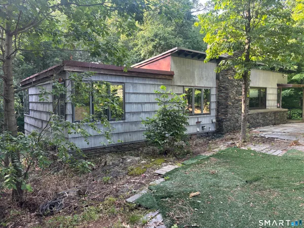 $2,300 | 136 Forest Road, Milford, CT 06461