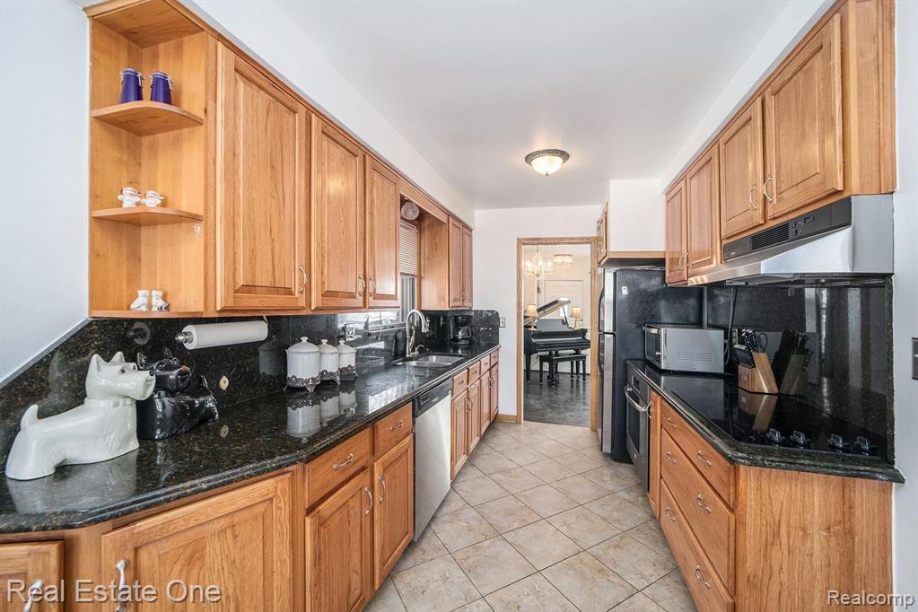2711 Derby Road Troy, MI 48084 - Photo 5 of 26