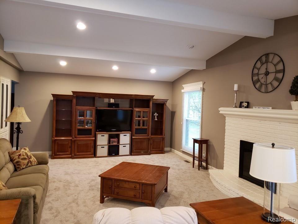 206 Tanglewood Drive Rochester, MI 48309 - Photo 16 of 35 20190519_193306.jpg