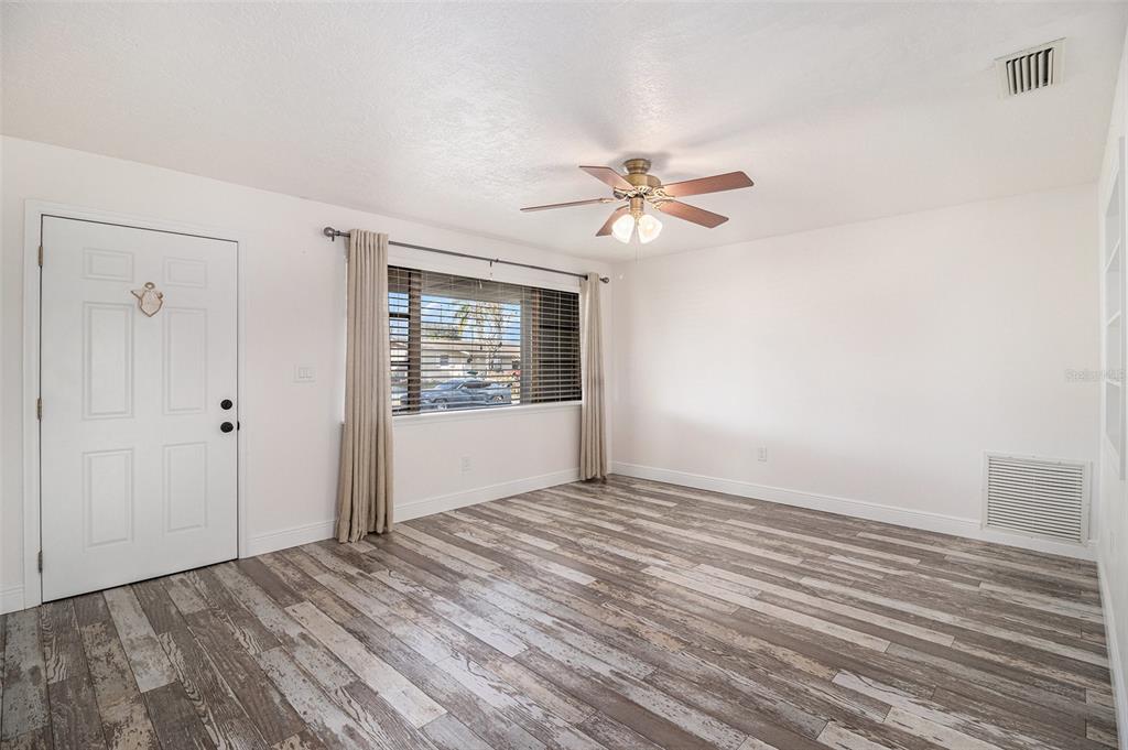 581 Clarke Avenue Melbourne, FL 32935 - Photo 3 of 19