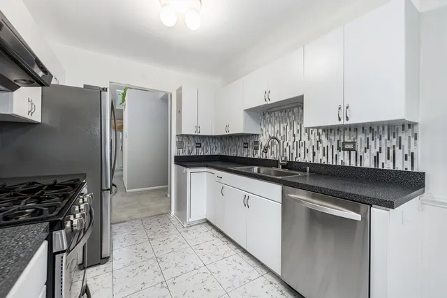 $410,500 | 2319 Chasewood Drive, Downers Grove, IL 60515