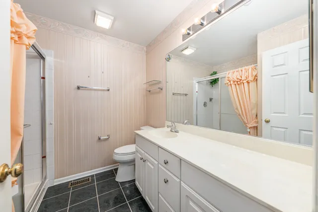 $410,500 | 2319 Chasewood Drive, Downers Grove, IL 60515