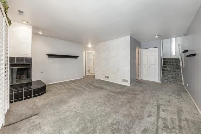 $410,500 | 2319 Chasewood Drive, Downers Grove, IL 60515