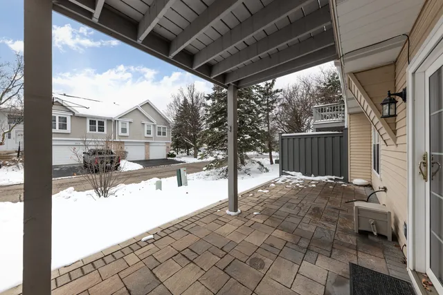 $410,500 | 2319 Chasewood Drive, Downers Grove, IL 60515