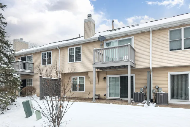 $410,500 | 2319 Chasewood Drive, Downers Grove, IL 60515