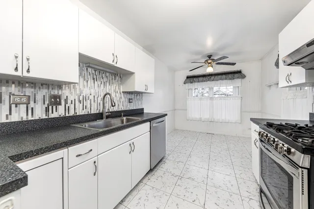 $410,500 | 2319 Chasewood Drive, Downers Grove, IL 60515