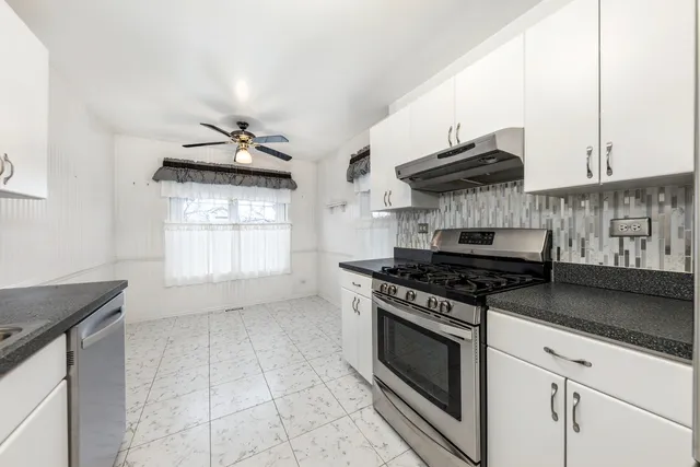 $410,500 | 2319 Chasewood Drive, Downers Grove, IL 60515