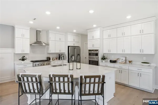 $1,050,290 | 14 Melbourne Drive, Oakland, NJ 07436