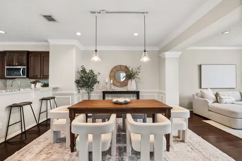 $455,000 | 2618 Enclave At Shady Acres Court, Houston, TX 77008