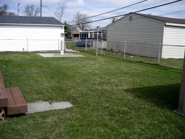 40940 Pickett Ridge Road Sterling Heights, MI 48313 - Photo 32 of 32 31285230-31.JPG