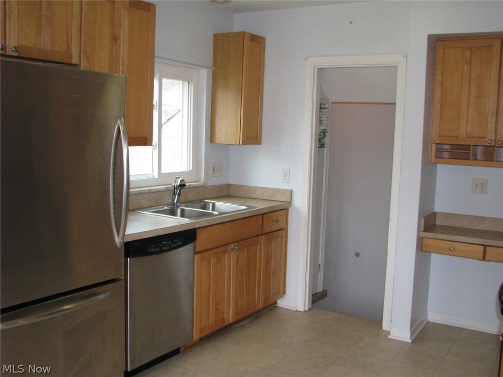 1272 Homestead Road Cleveland, OH 44121 - Photo 2 of 11