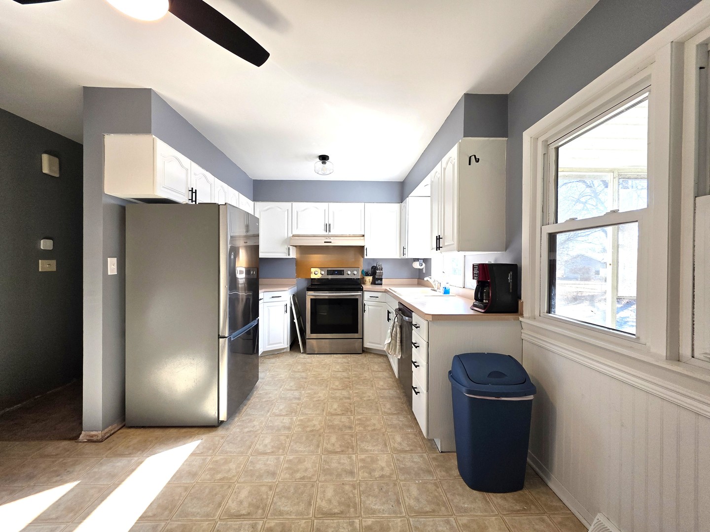 524 East Chestnut Street Geneseo, IL 61254 - Photo 18 of 39 a kitchen with granite countertop a refrigerator stove top oven and sink