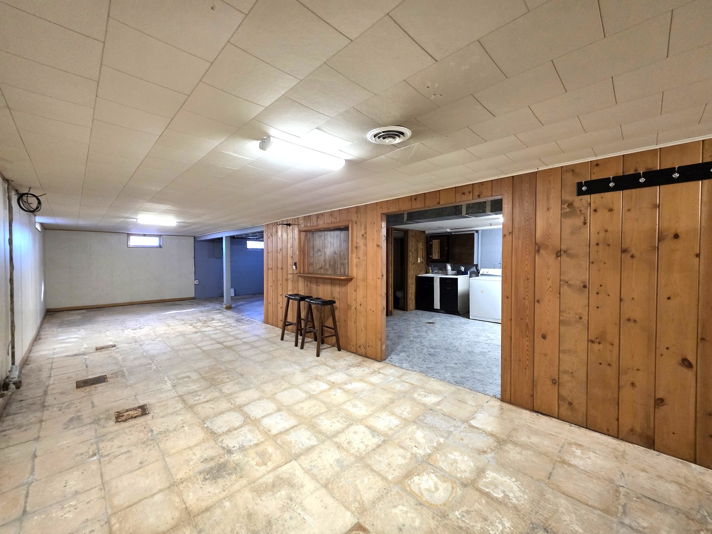 524 East Chestnut Street Geneseo, IL 61254 - Photo 27 of 39 a view of a livingroom with a furniture