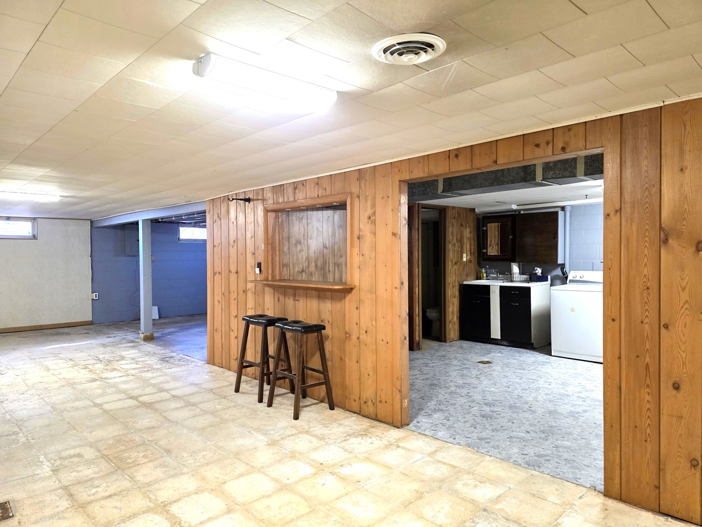 524 East Chestnut Street Geneseo, IL 61254 - Photo 28 of 39 a view of a kitchen with furniture and a kitchen
