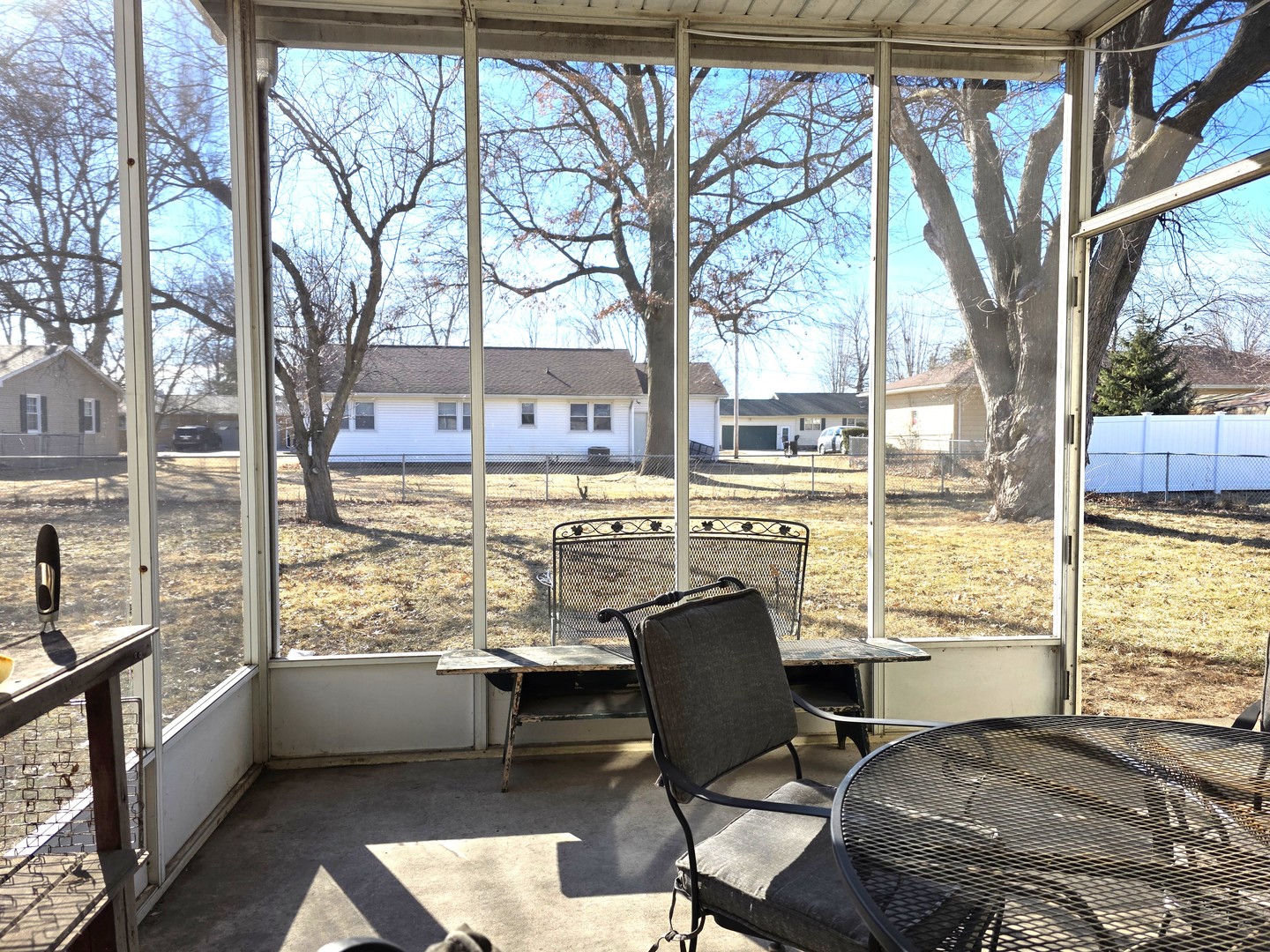 524 East Chestnut Street Geneseo, IL 61254 - Photo 37 of 39 a view of a chairs and table in patio