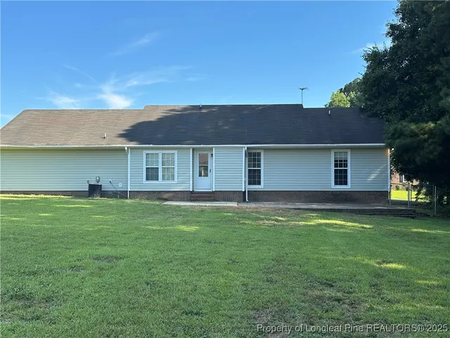 a view of a house with a backyard