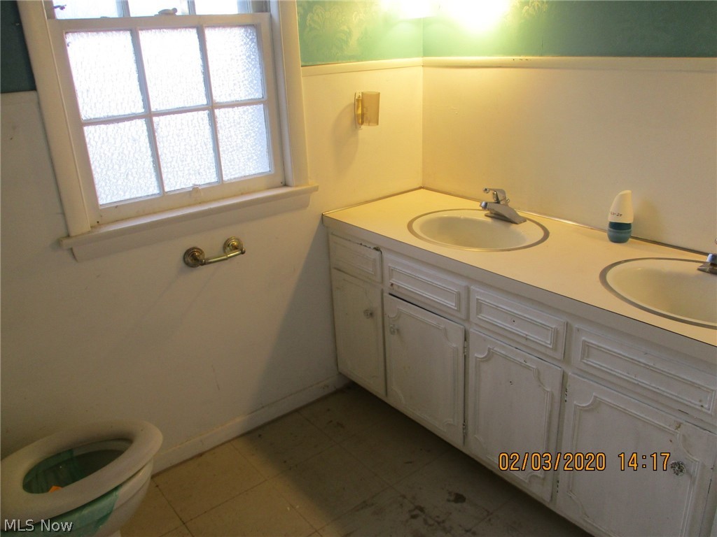 1474 Maplegrove Road South Euclid, OH 44121 - Photo 6 of 23