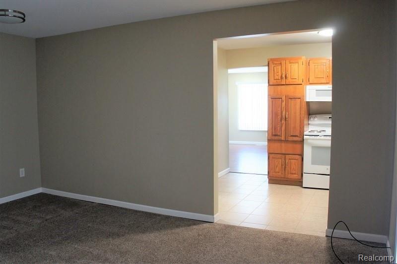 3174 Avon Manor Road Rochester Hills, MI 48307 - Photo 7 of 18