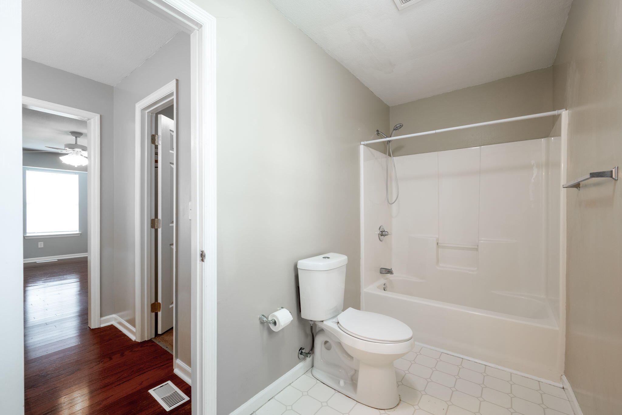 8696 Brenda Drive Harrison, TN 37341 - Photo 18 of 28 17-web-or-mls-DSC_7351