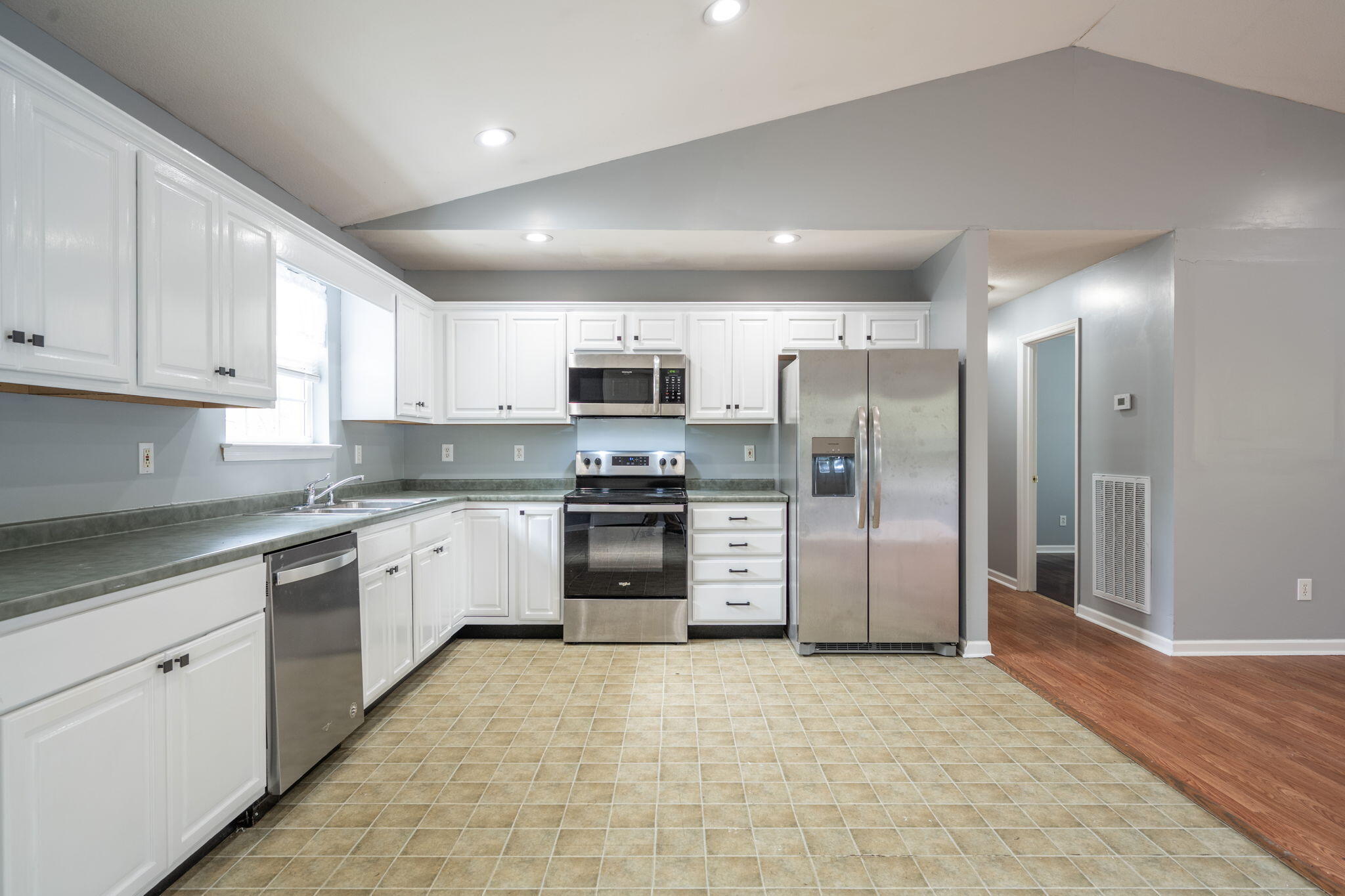 8696 Brenda Drive Harrison, TN 37341 - Photo 7 of 28 11-web-or-mls-DSC_7333