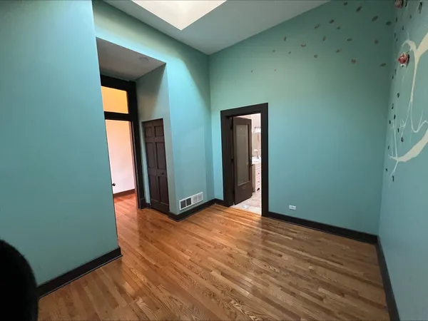 $1,800 | 26 East Downer Place, Unit B, Aurora, IL 60505