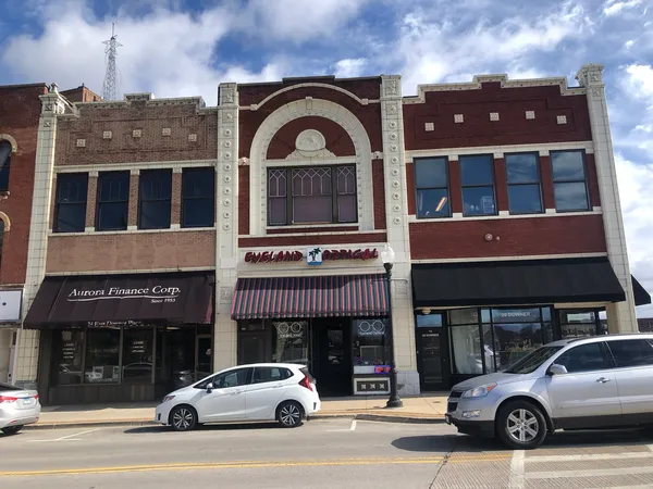 $1,800 | 26 East Downer Place, Unit B, Aurora, IL 60505