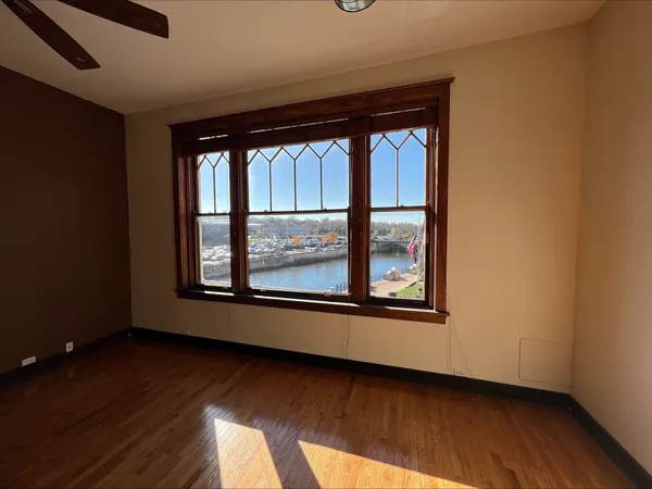 $1,800 | 26 East Downer Place, Unit B, Aurora, IL 60505