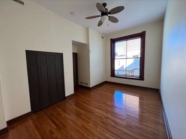 $1,800 | 26 East Downer Place, Unit B, Aurora, IL 60505