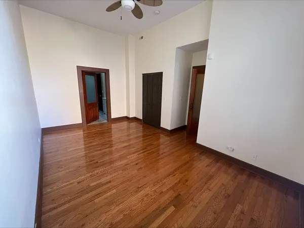 $1,800 | 26 East Downer Place, Unit B, Aurora, IL 60505