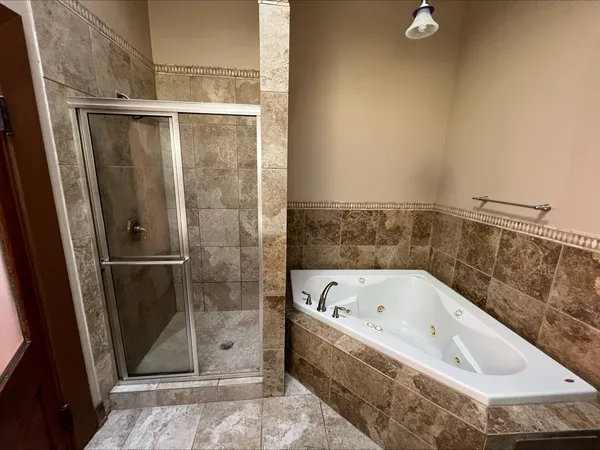 $1,800 | 26 East Downer Place, Unit B, Aurora, IL 60505