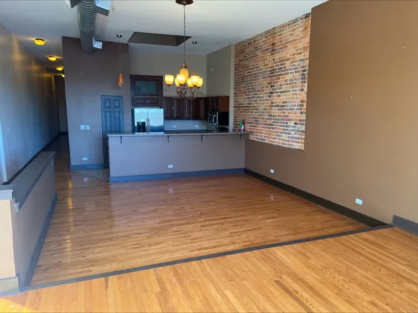 $1,800 | 26 East Downer Place, Unit B, Aurora, IL 60505