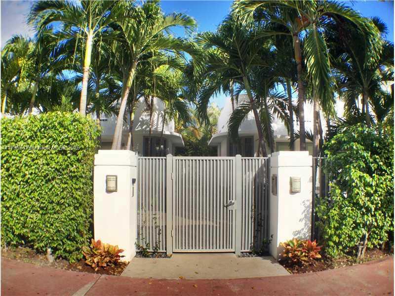 727 Jefferson Avenue, Unit 3 Miami Beach, FL 33139 - Photo 25 of 25 a picture of a house with a garden