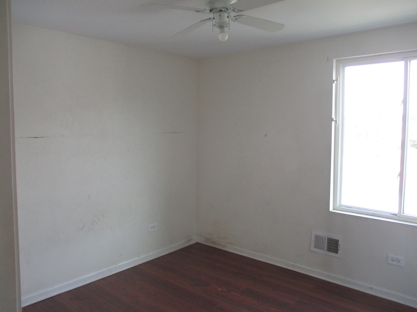 1324 Clinton Avenue Berwyn, IL 60402 - Photo 5 of 14 an empty room with a window