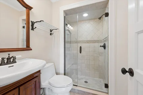 $987,500 | 5 Maryland Boulevard, Hampton Bays, NY 11946
