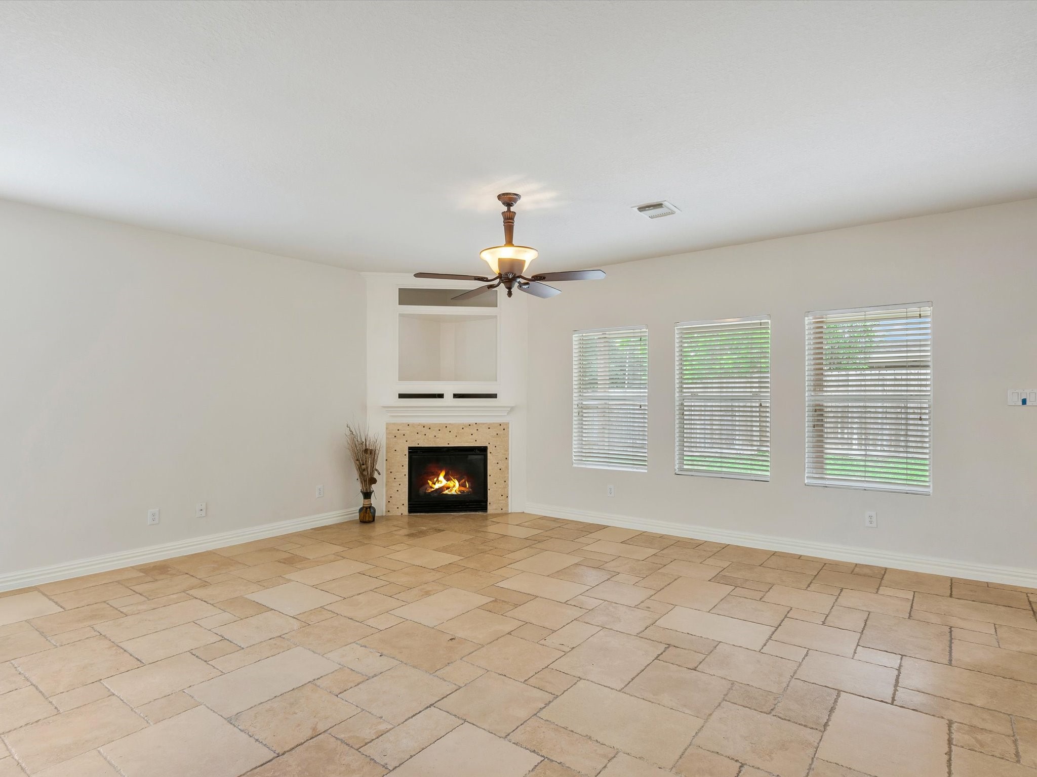 19422 Harvest Stream Way Houston, TX 77084 - Photo 7 of 41 Neutral walls create a warm and inviting atmosphere.