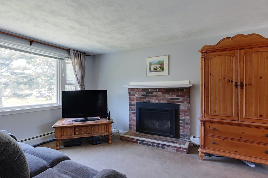 94 Lowell Road Pepperell, MA 01463 - Photo 9 of 32