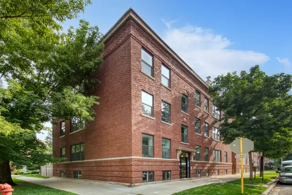 $2,845 | 1656 West Summerdale Avenue, Unit 2E, Chicago, IL 60640