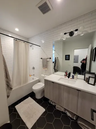 $2,845 | 1656 West Summerdale Avenue, Unit 2E, Chicago, IL 60640