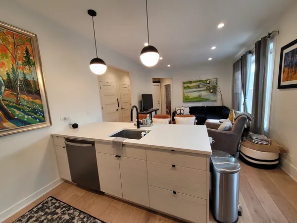 $2,845 | 1656 West Summerdale Avenue, Unit 2E, Chicago, IL 60640
