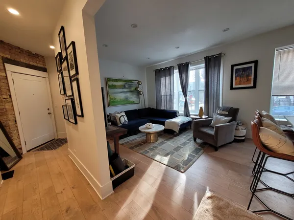 $2,845 | 1656 West Summerdale Avenue, Unit 2E, Chicago, IL 60640