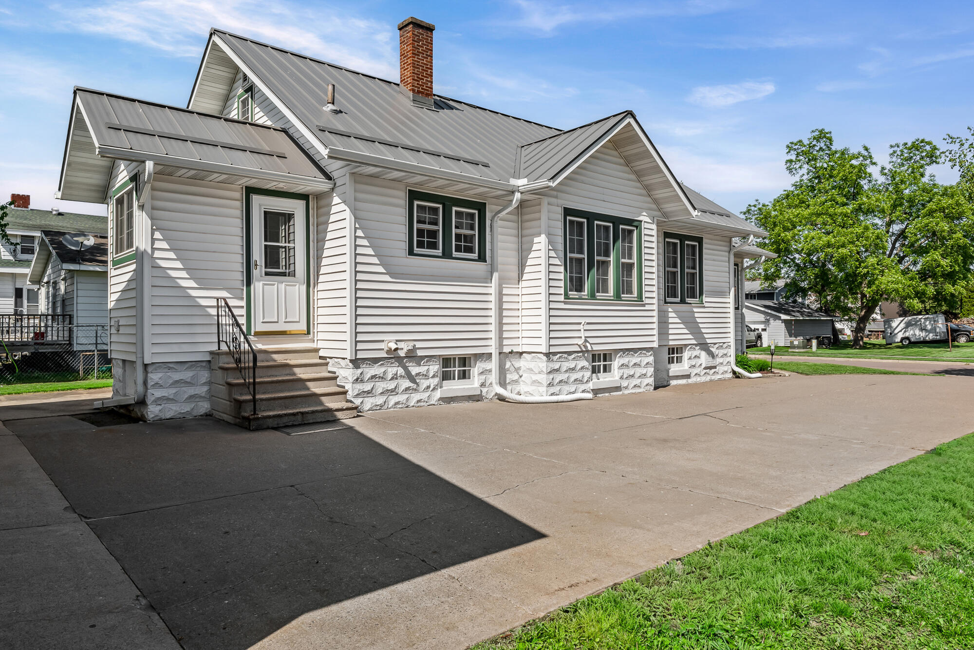 109 Madison Street Arcadia, WI 54612 - Photo 27 of 30 Side of House