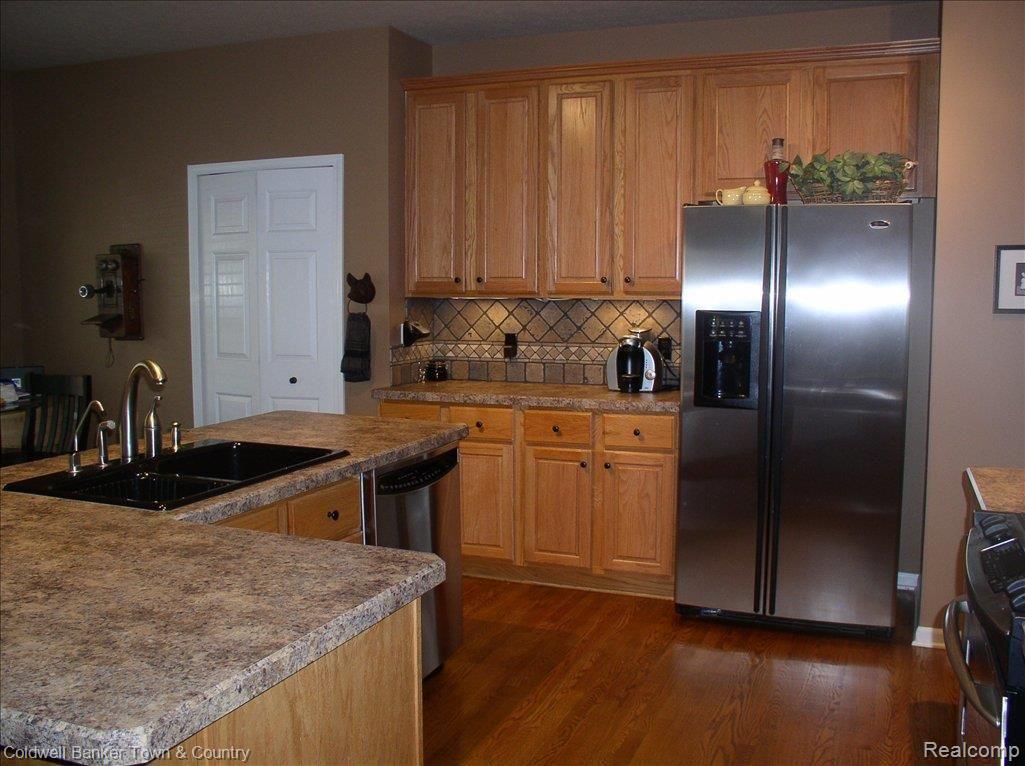 10601 East Splitstone Pinckney, MI 48169 - Photo 19 of 25 Kitchen