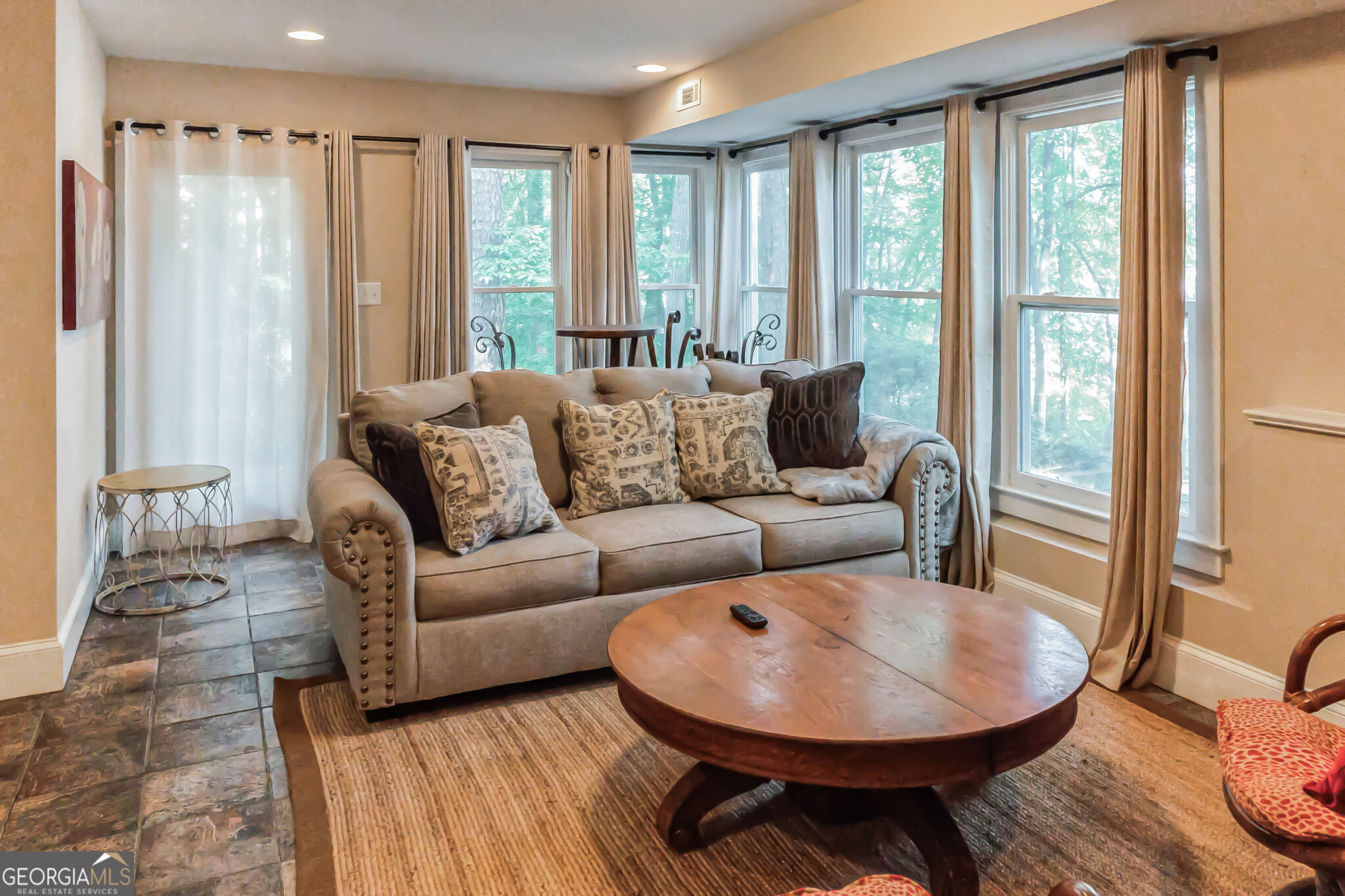 455 Chase Landing Martin, GA 30557 - Photo 4 of 37 a living room with furniture and a window