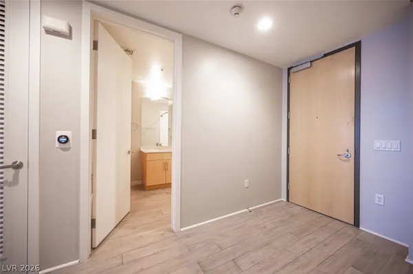 $1,600 | 353 East Bonneville Avenue, Unit 373, Las Vegas, NV 89101