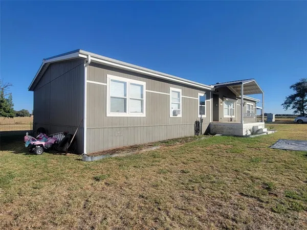 a view of an house with backyard space and garden