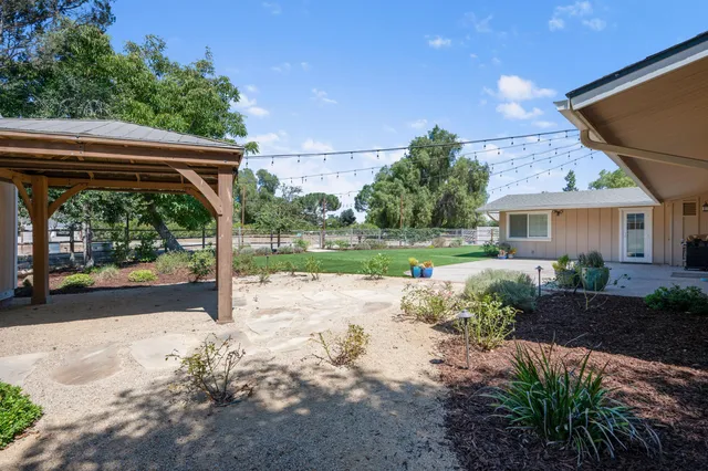 a view of a house with backyard and porch