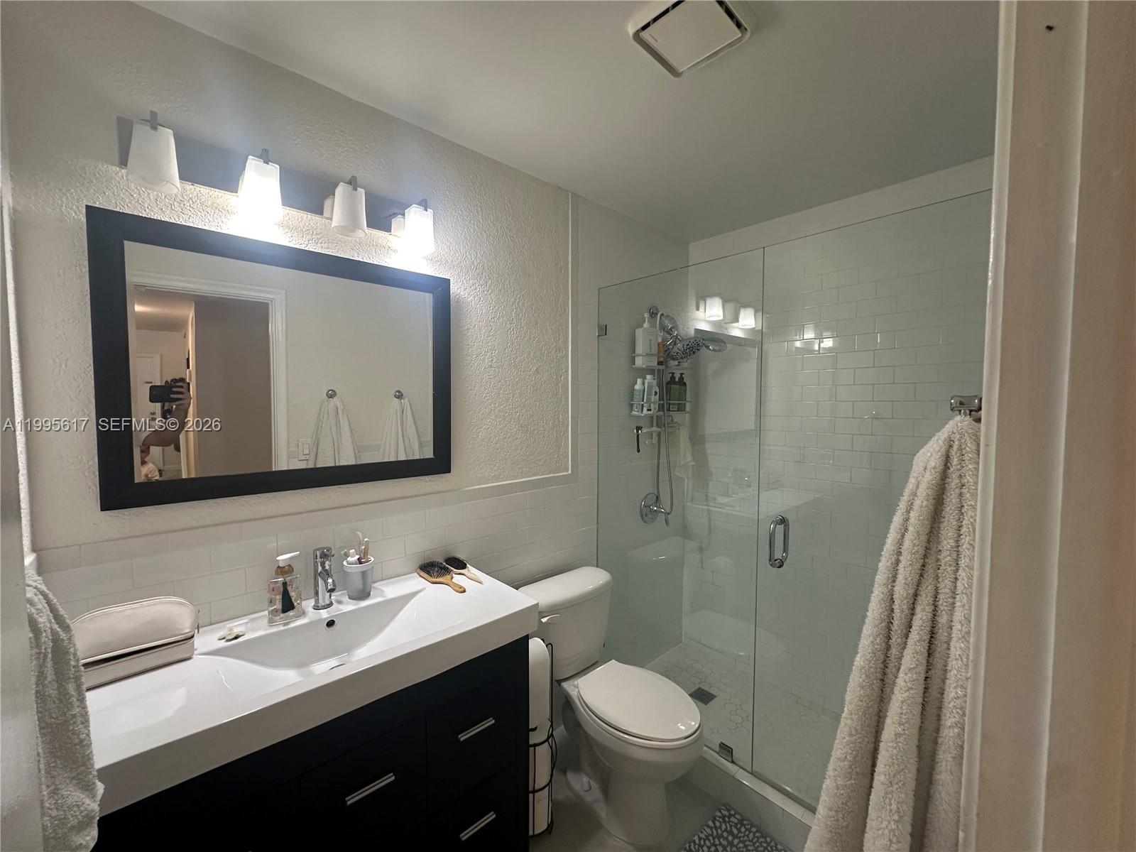 7951 Southwest 104th Street, Unit 209D Miami, FL 33156 - Photo 10 of 12 Full Bath