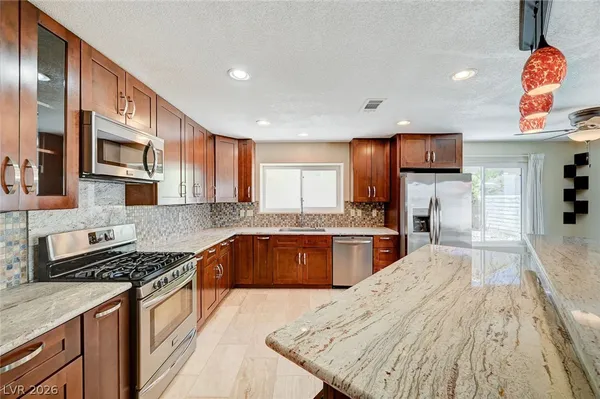 $2,995 | 2733 Brookstone Court, Las Vegas, NV 89117